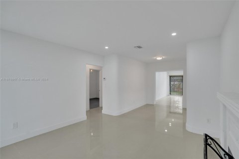 Casa en venta en Miami, Florida, 4 dormitorios, 124.58 m2 № 1401483 - foto 20