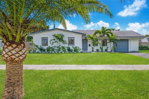 House in Cutler Bay, Florida 5 bedrooms, 154.22 sq.m. № 972162 - photo 2