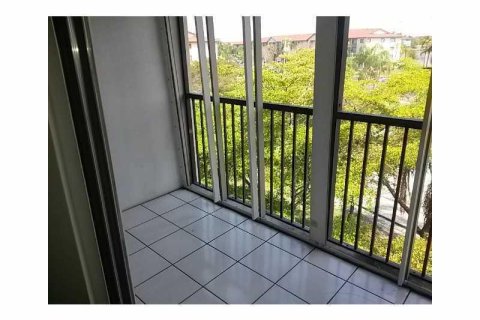 Condominio en venta en Pembroke Pines, Florida, 1 dormitorio, 98.94 m2 № 1139268 - foto 6