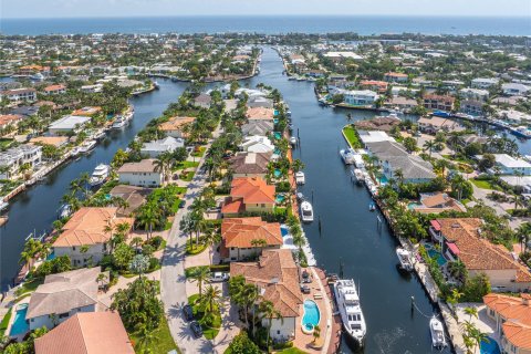 House in Lighthouse Point, Florida 4 bedrooms, 329.52 sq.m. № 1139322 - photo 15