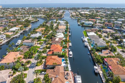 House in Lighthouse Point, Florida 4 bedrooms, 329.52 sq.m. № 1139322 - photo 2