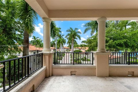 Condominio en alquiler en Coral Gables, Florida, 2 dormitorios, 243.4 m2 № 929415 - foto 15