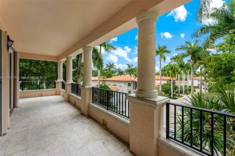 Condominio en alquiler en Coral Gables, Florida, 2 dormitorios, 243.4 m2 № 929415 - foto 17