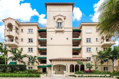 Condominio en alquiler en Coral Gables, Florida, 2 dormitorios, 243.4 m2 № 929415 - foto 28