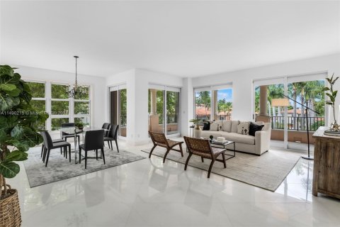 Condominio en alquiler en Coral Gables, Florida, 2 dormitorios, 243.4 m2 № 929415 - foto 3