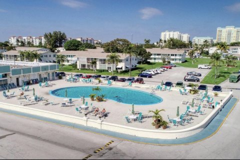 Condominio en venta en Boynton Beach, Florida, 1 dormitorio, 54.53 m2 № 1146726 - foto 10