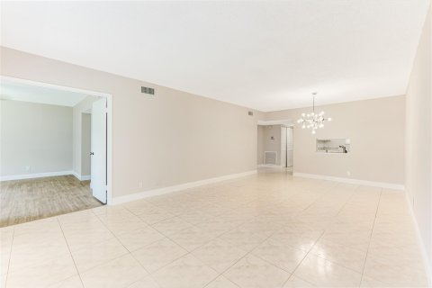 Copropriété à vendre à Tamarac, Floride: 2 chambres, 119.47 m2 № 1102355 - photo 22