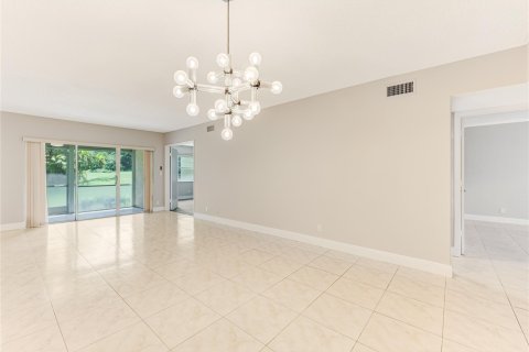 Copropriété à vendre à Tamarac, Floride: 2 chambres, 119.47 m2 № 1102355 - photo 20