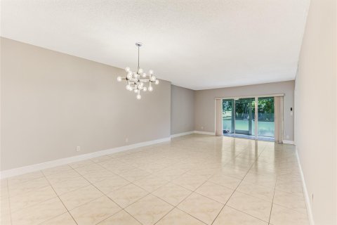 Condominio en venta en Tamarac, Florida, 2 dormitorios, 119.47 m2 № 1102355 - foto 21