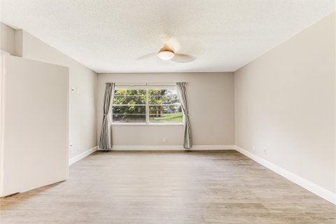 Copropriété à vendre à Tamarac, Floride: 2 chambres, 119.47 m2 № 1102355 - photo 16