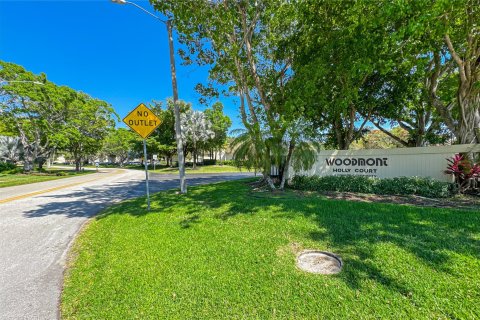 Condo in Tamarac, Florida, 2 bedrooms  № 1102355 - photo 1