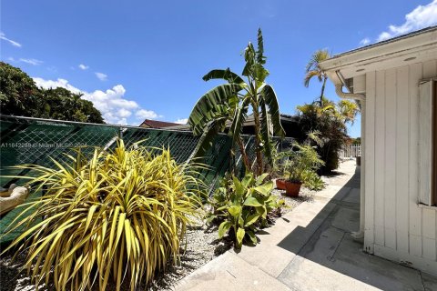 Casa en venta en Miami, Florida, 3 dormitorios, 224.36 m2 № 1321056 - foto 19