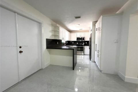 Villa ou maison à vendre à Miami, Floride: 3 chambres, 224.36 m2 № 1321056 - photo 11