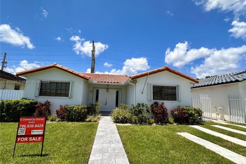 Villa ou maison à vendre à Miami, Floride: 3 chambres, 224.36 m2 № 1321056 - photo 1