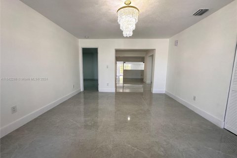 Casa en venta en Miami, Florida, 3 dormitorios, 224.36 m2 № 1321056 - foto 2