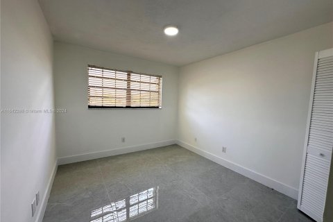 Casa en venta en Miami, Florida, 3 dormitorios, 224.36 m2 № 1321056 - foto 3