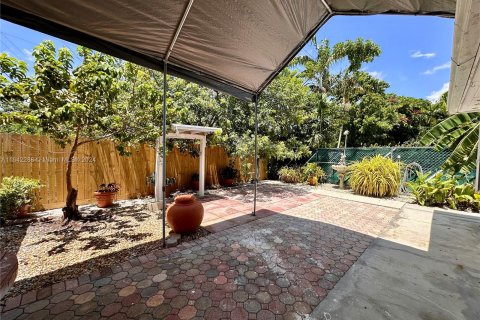 Casa en venta en Miami, Florida, 3 dormitorios, 224.36 m2 № 1321056 - foto 17