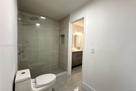 Casa en venta en Miami, Florida, 3 dormitorios, 224.36 m2 № 1321056 - foto 4