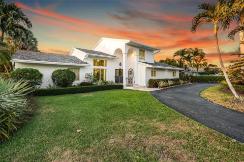 Villa ou maison à vendre à Cutler Bay, Floride: 7 chambres, 345.41 m2 № 1187451 - photo 1