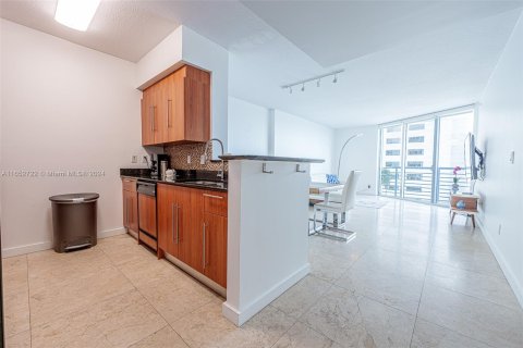 Condo in Miami, Florida, 1 bedroom  № 1347580 - photo 8