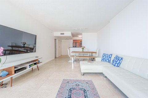 Condo in Miami, Florida, 1 bedroom  № 1347580 - photo 2