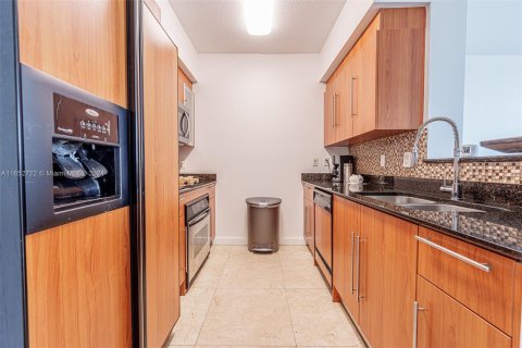 Condo in Miami, Florida, 1 bedroom  № 1347580 - photo 10