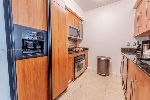 Condo in Miami, Florida, 1 bedroom  № 1347580 - photo 9