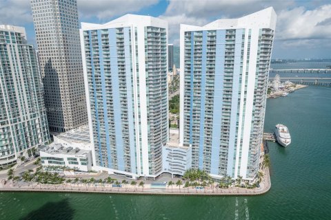 Condo in Miami, Florida, 1 bedroom  № 1347580 - photo 1