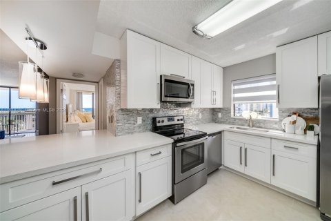 Copropriété à vendre à Hollywood, Floride: 2 chambres, 119.57 m2 № 1310303 - photo 17