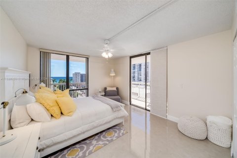 Condo in Hollywood, Florida, 2 bedrooms  № 1310303 - photo 20