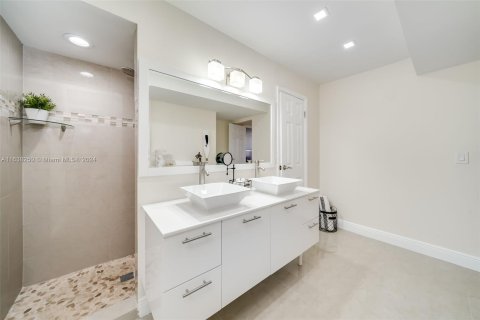 Copropriété à vendre à Hollywood, Floride: 2 chambres, 119.57 m2 № 1310303 - photo 25