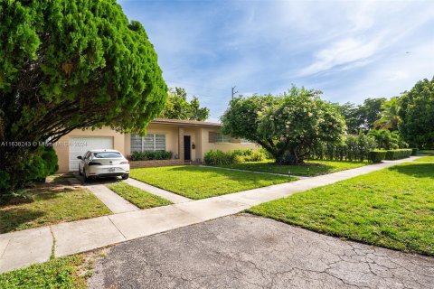 Villa ou maison à vendre à Miami Springs, Floride: 3 chambres, 139.07 m2 № 1310301 - photo 1