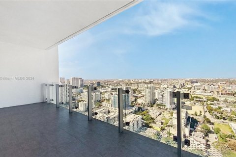 Condo in Miami, Florida, 2 bedrooms  № 1402816 - photo 2