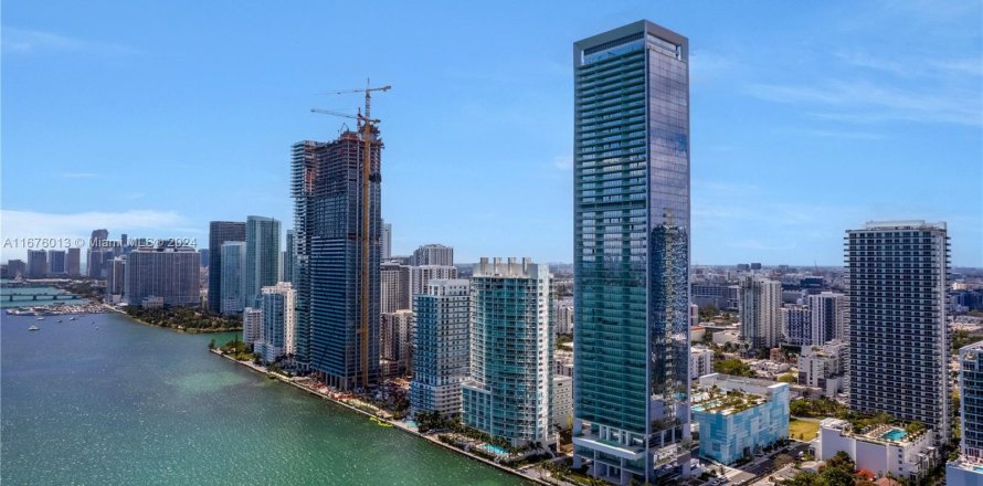 Condominio en Miami, Florida, 2 dormitorios  № 1402816