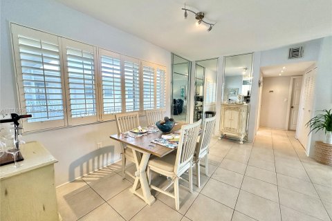 Condo in Hallandale Beach, Florida, 2 bedrooms  № 1402850 - photo 20