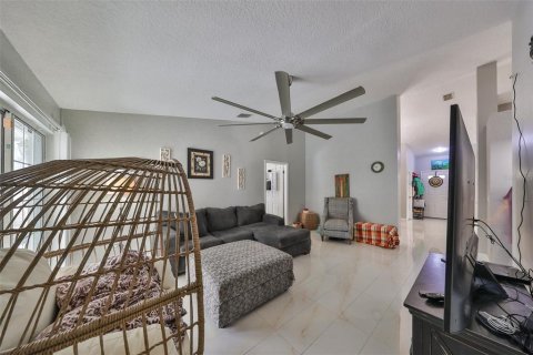 Villa ou maison à vendre à Tampa, Floride: 3 chambres, 147.9 m2 № 1342977 - photo 14