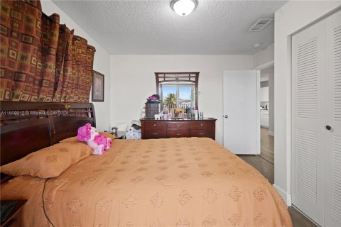 Condominio en venta en Hialeah Gardens, Florida, 2 dormitorios, 85.47 m2 № 1092176 - foto 13