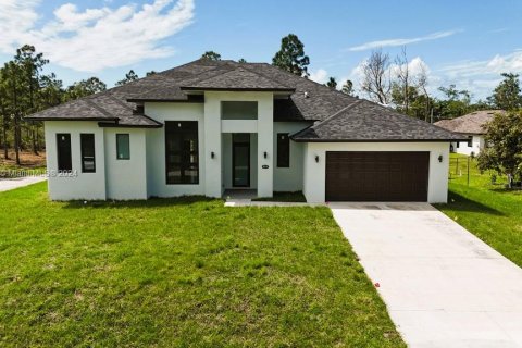 Villa ou maison à vendre à Lehigh Acres, Floride: 4 chambres, 215.16 m2 № 1092175 - photo 1