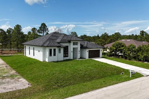 Villa ou maison à vendre à Lehigh Acres, Floride: 4 chambres, 215.16 m2 № 1092175 - photo 2