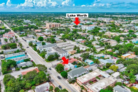 Villa ou maison à vendre à Lake Worth, Floride: 4 chambres, 160.91 m2 № 740230 - photo 3