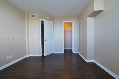 Condo in West Palm Beach, Florida, 1 bedroom  № 612222 - photo 9