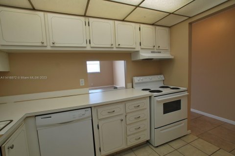 Condominio en venta en West Palm Beach, Florida, 1 dormitorio, 78.5 m2 № 612222 - foto 7