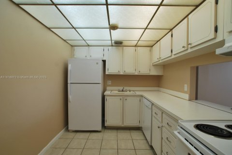 Condo in West Palm Beach, Florida, 1 bedroom  № 612222 - photo 6