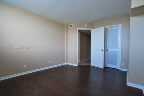 Condo in West Palm Beach, Florida, 1 bedroom  № 612222 - photo 8