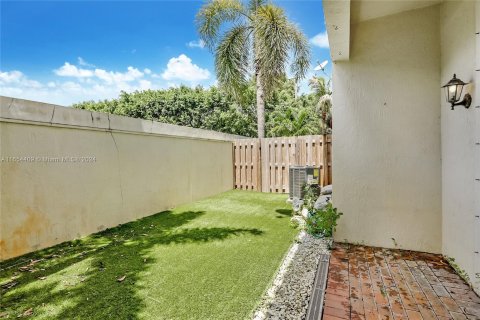 Townhouse in Boynton Beach, Florida 4 bedrooms, 180.88 sq.m. № 1348778 - photo 17