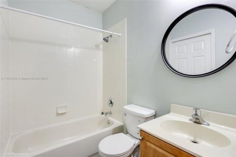 Townhouse in Boynton Beach, Florida 4 bedrooms, 180.88 sq.m. № 1348778 - photo 13