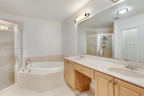 Townhouse in Boynton Beach, Florida 4 bedrooms, 180.88 sq.m. № 1348778 - photo 10