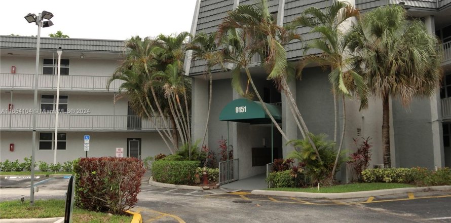 Condo in Tamarac, Florida, 2 bedrooms  № 1348733