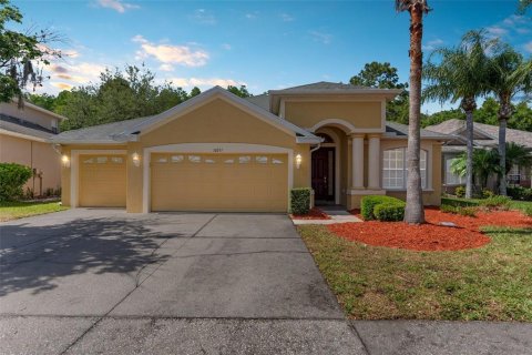 House in Land O' Lakes, Florida 4 bedrooms, 264.68 sq.m. № 1122724 - photo 1