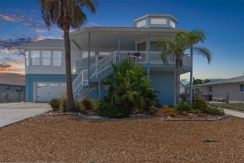 Villa ou maison à vendre à Hudson, Floride: 6 chambres, 359.81 m2 № 1340695 - photo 1